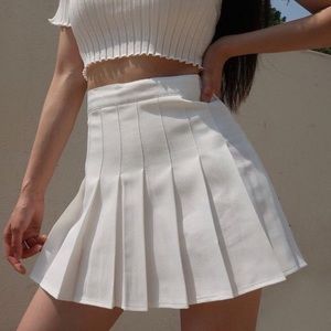 White pleaded skirt ✨✨✨